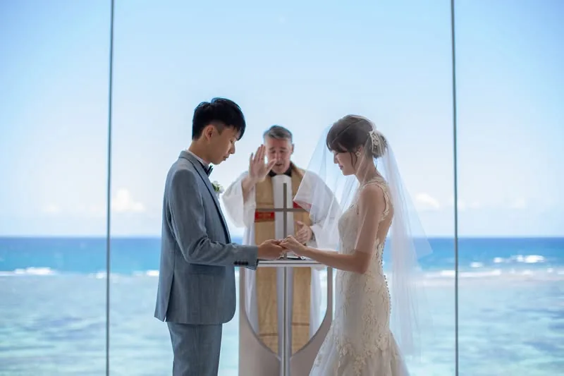 Gary 与 Queena|冲绳海之镜教堂双人海岛婚礼真实分享 Gary 与 Queena|冲绳海之镜教堂双人海岛婚礼真实分享