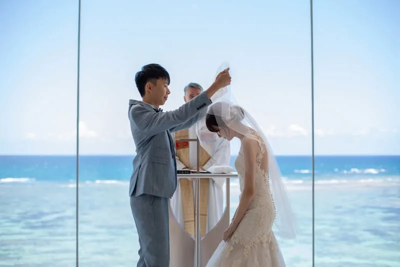 Gary 与 Queena|冲绳海之镜教堂双人海岛婚礼真实分享 Gary 与 Queena|冲绳海之镜教堂双人海岛婚礼真实分享