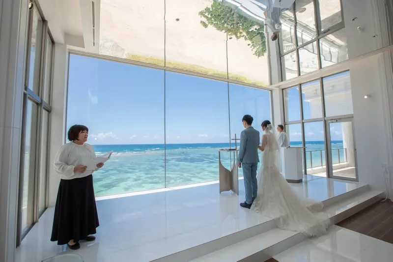 Gary 与 Queena|冲绳海之镜教堂双人海岛婚礼真实分享 Gary 与 Queena|冲绳海之镜教堂双人海岛婚礼真实分享