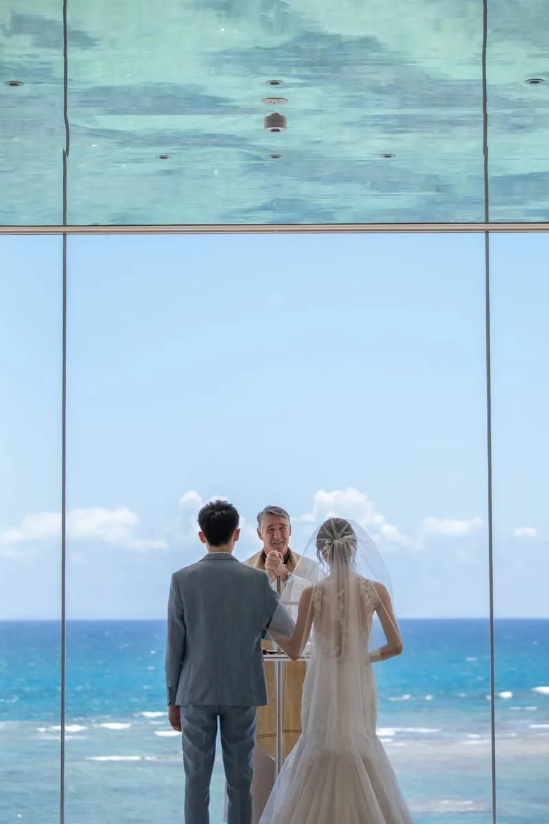 Gary 与 Queena|冲绳海之镜教堂双人海岛婚礼真实分享 Gary 与 Queena|冲绳海之镜教堂双人海岛婚礼真实分享