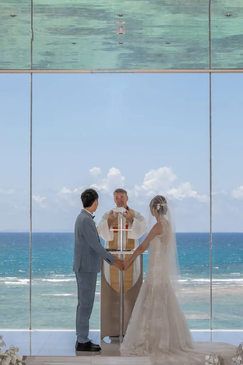 Gary 与 Queena|冲绳海之镜教堂双人海岛婚礼真实分享 Gary 与 Queena|冲绳海之镜教堂双人海岛婚礼真实分享