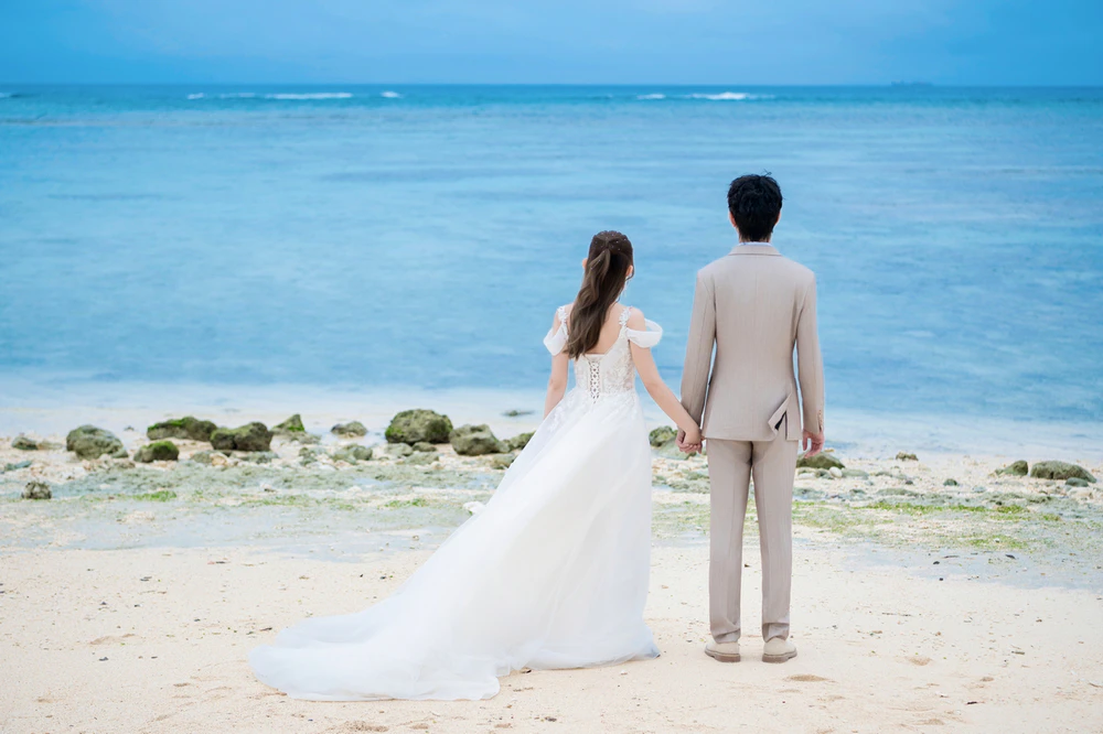 MAN 与 LIU｜冲绳海之翼克丽丝蒂教堂真实婚礼分享