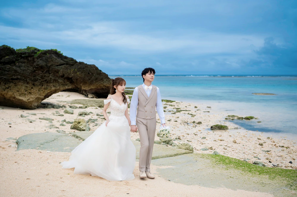 MAN 与 LIU｜冲绳海之翼克丽丝蒂教堂真实婚礼分享