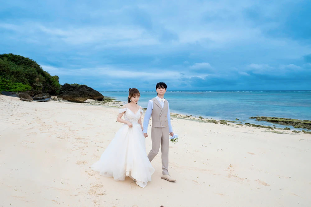 MAN 与 LIU｜冲绳海之翼克丽丝蒂教堂真实婚礼分享