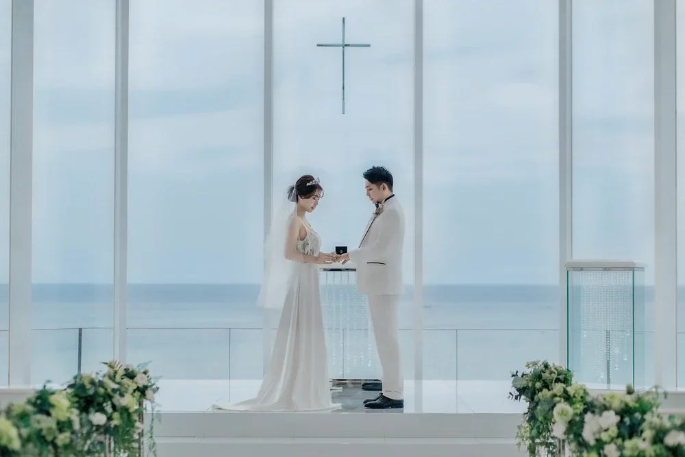 权训与俊婷|冲绳海之光教堂海外婚纱拍摄真实分享 权训与俊婷|冲绳海之光教堂海外婚纱拍摄真实分享