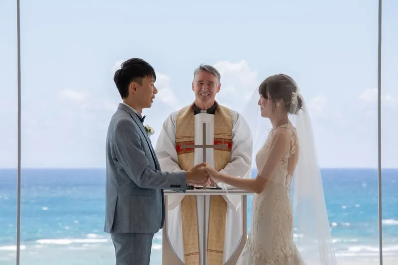 Gary 与 Queena|冲绳海之镜教堂双人海岛婚礼真实分享 Gary 与 Queena|冲绳海之镜教堂双人海岛婚礼真实分享